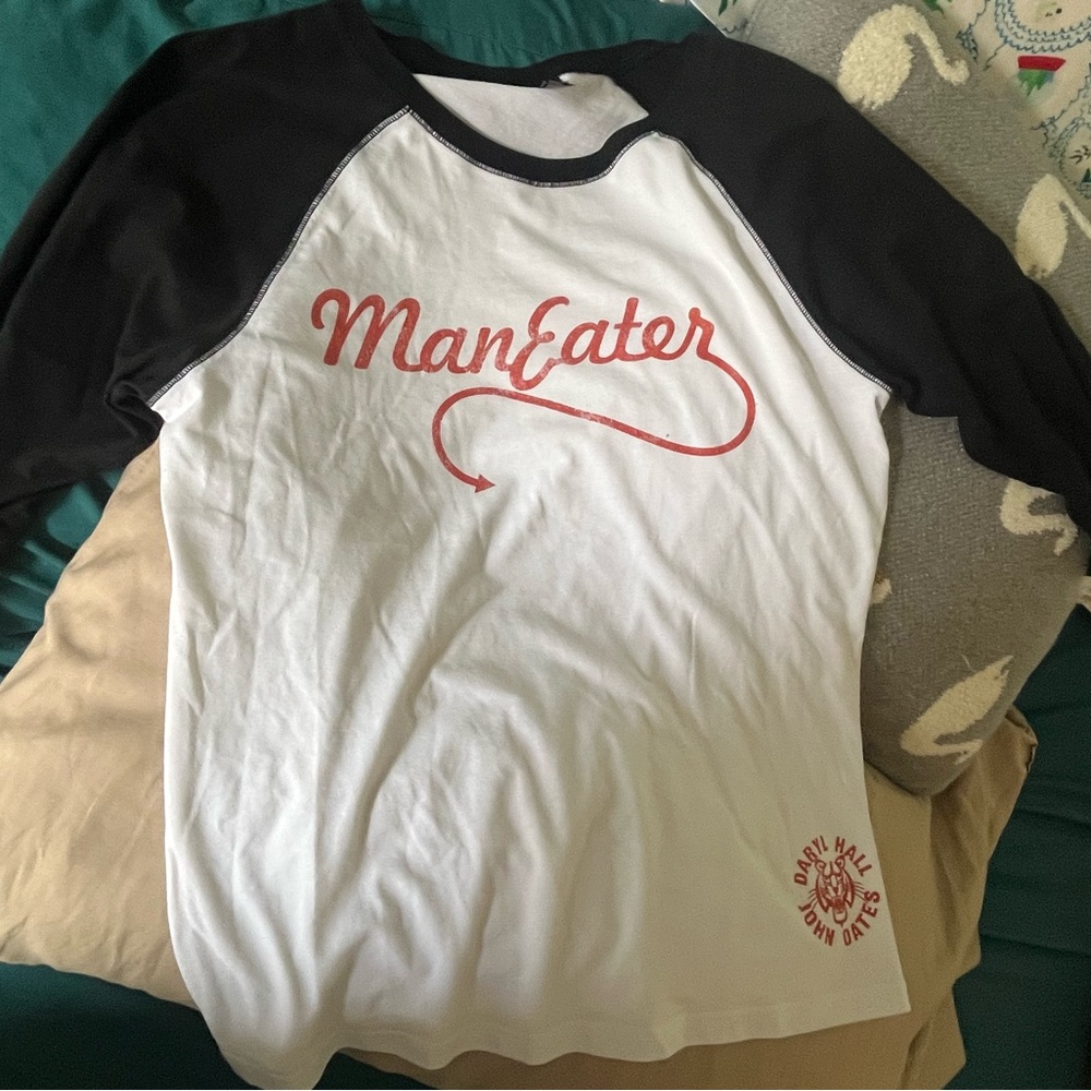 HALL AND OATES Maneater Black and White Raglan Tee. Official concert merchandise